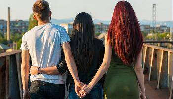 Girls Looking for Couples? Here Are Safety Tips for You